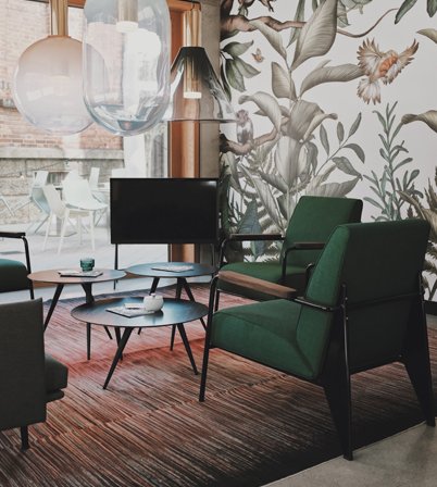 wallpaper-in-tv-lounch-image